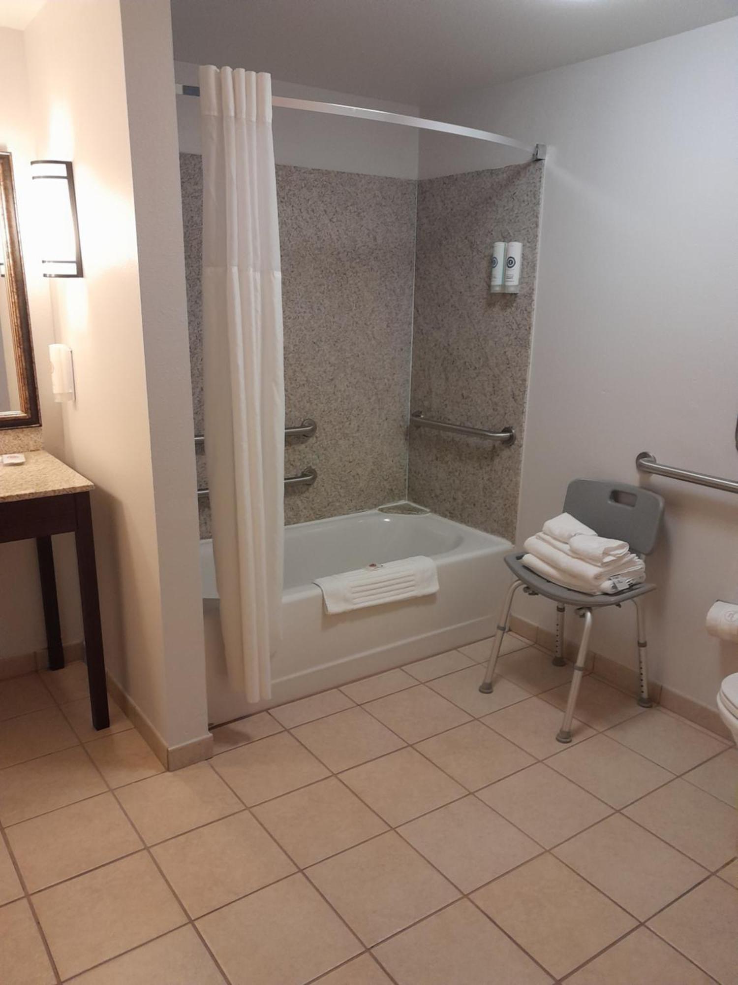 Comfort Suites Altoona Exteriör bild